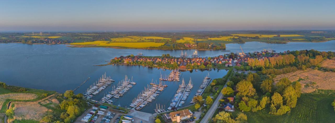 Hotel Hausboot Hilja à Schleswig Extérieur photo