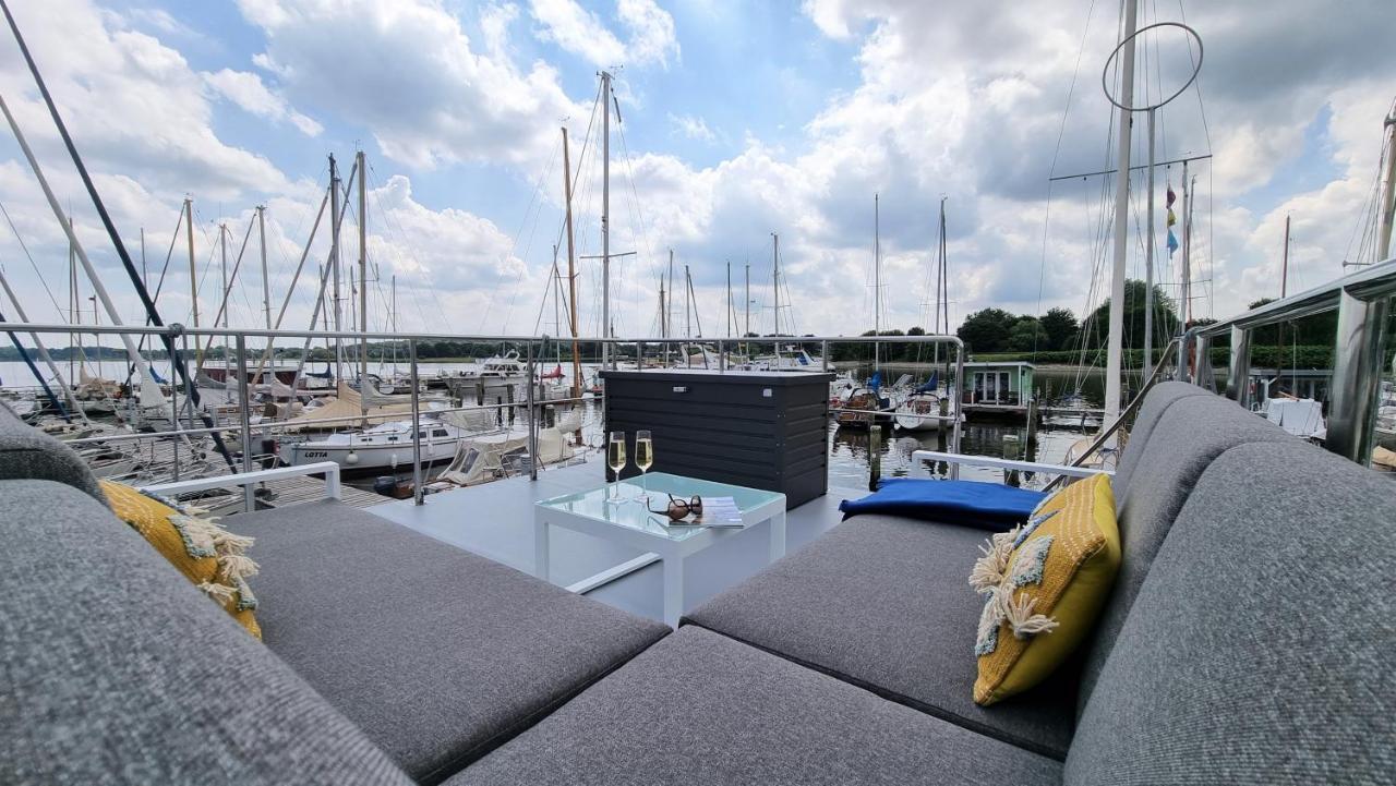 Hotel Hausboot Hilja à Schleswig Extérieur photo