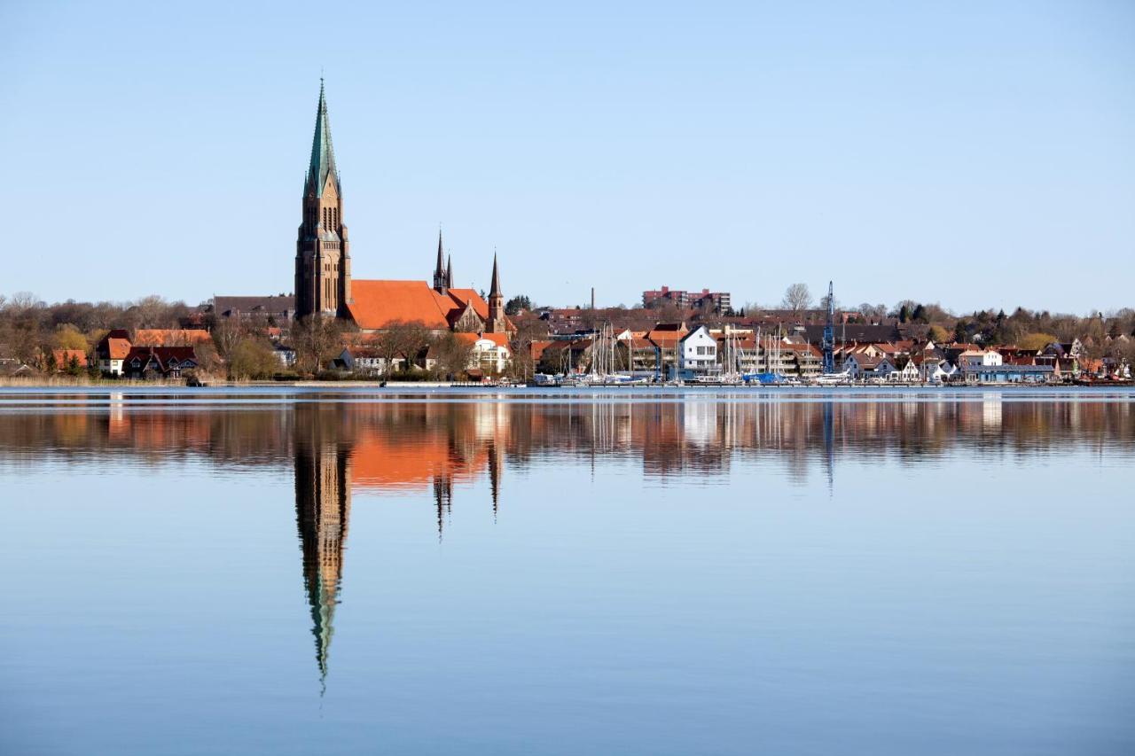 Hotel Hausboot Hilja à Schleswig Extérieur photo