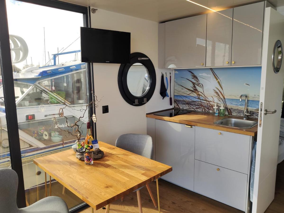 Hotel Hausboot Hilja à Schleswig Extérieur photo