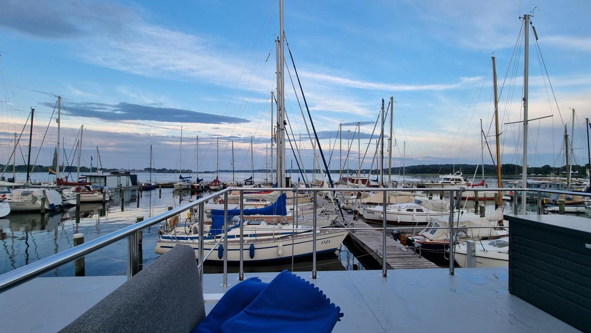 Hotel Hausboot Hilja à Schleswig Extérieur photo